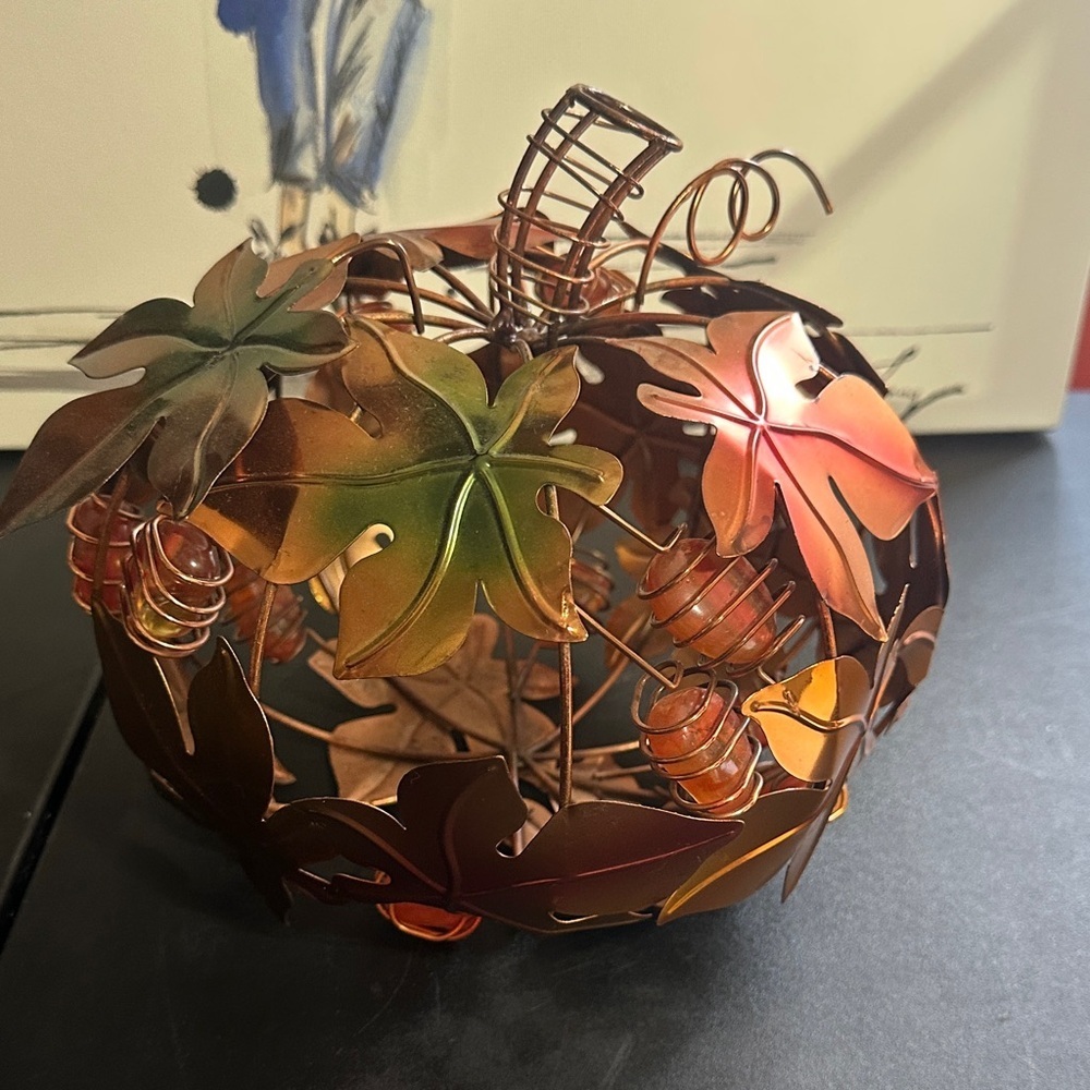 Pumpkin wire decor with stones
